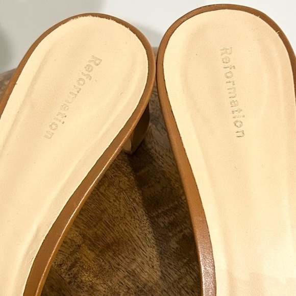 Reformation Shereen Ruched Block Heel Mule in Pecan 9 - Picture 11 of 12
